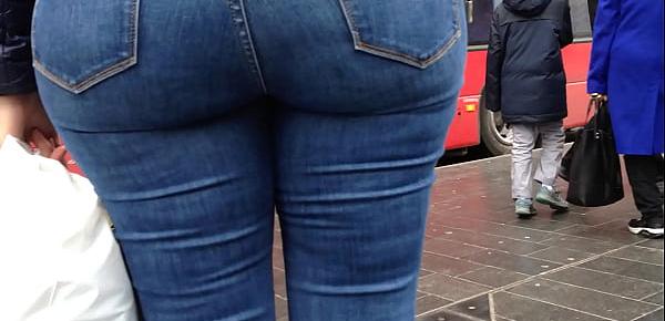  Candid - Best Pawg in jeans No4